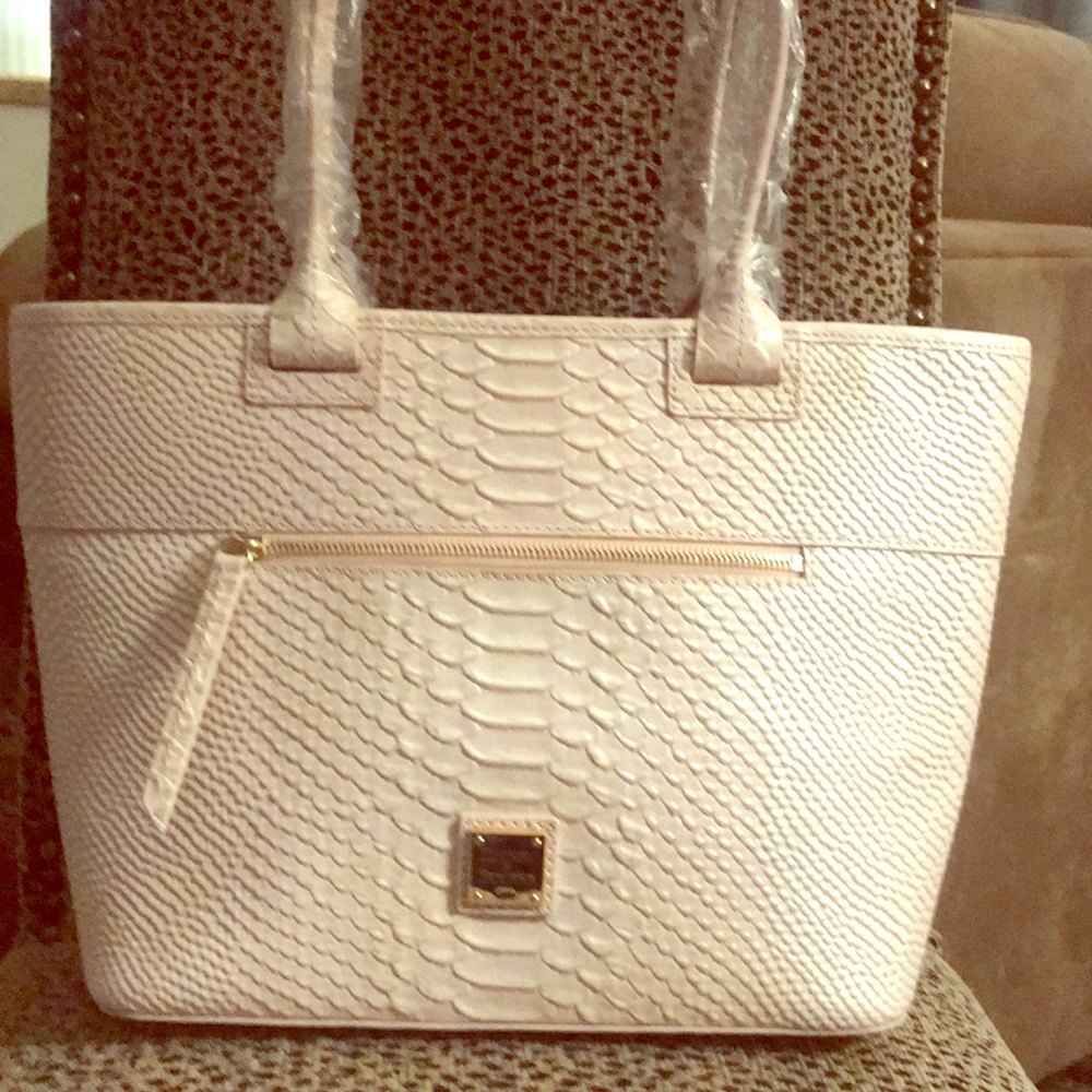 New With Tags Dooney & Bourke leather shoulder bag